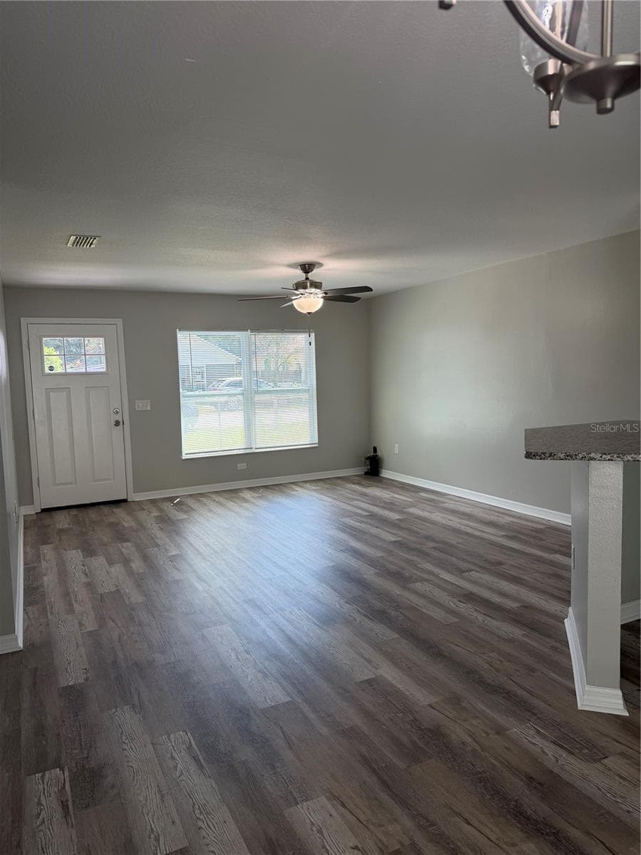 21015 MARKET STREET — photo 11 of 21