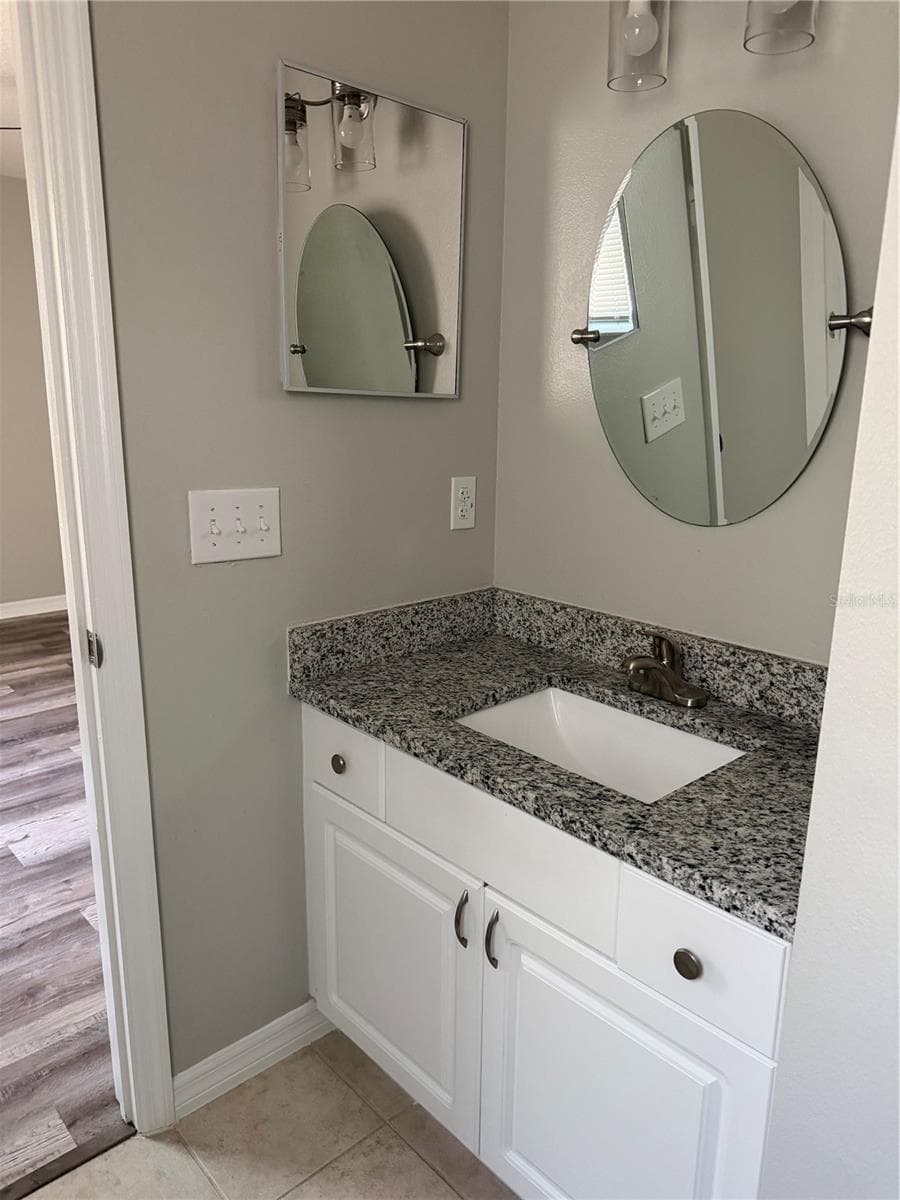 21015 MARKET STREET — photo 19 of 21