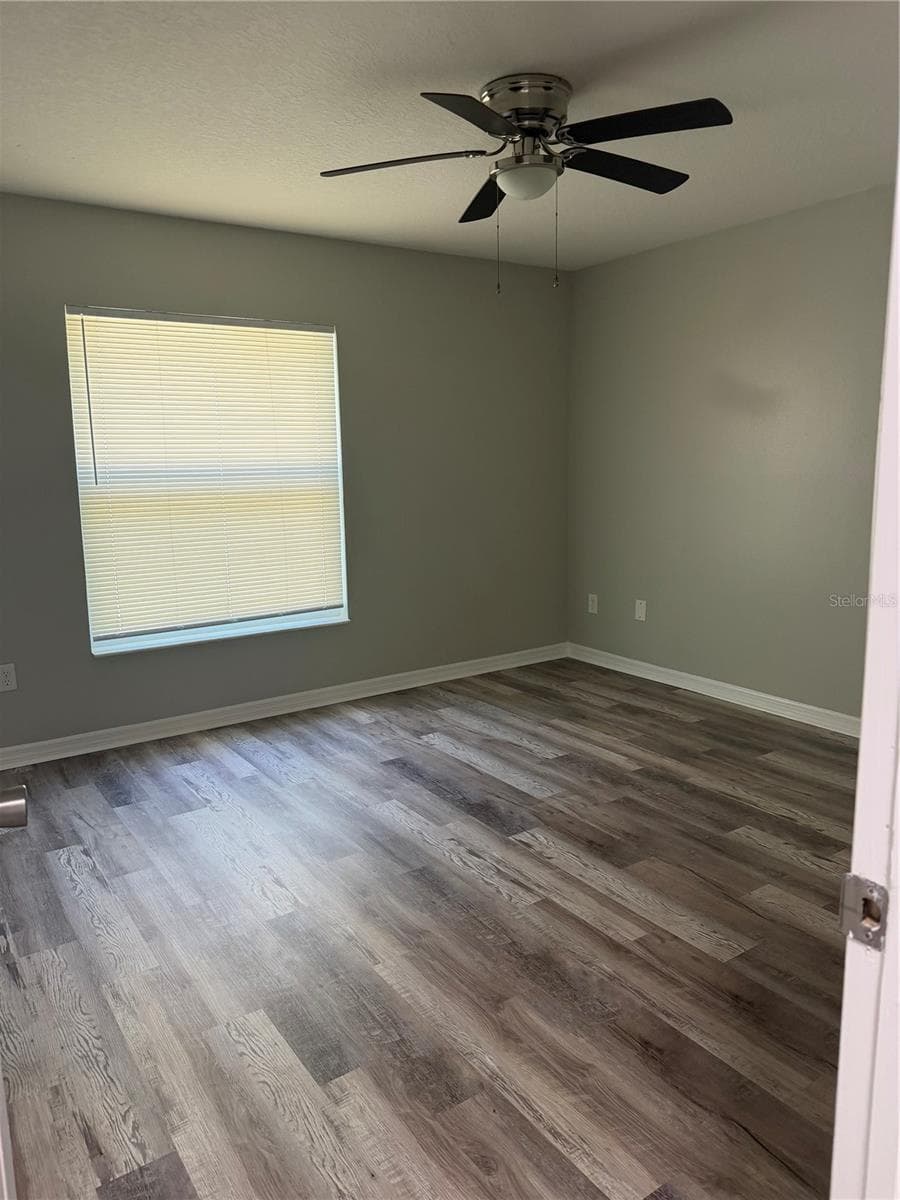21015 MARKET STREET — photo 13 of 21