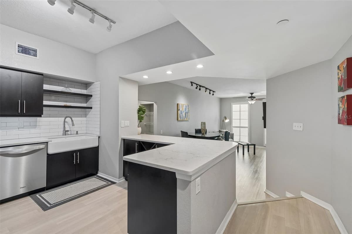 410 ARMENIA AVENUE — photo 3 of 44