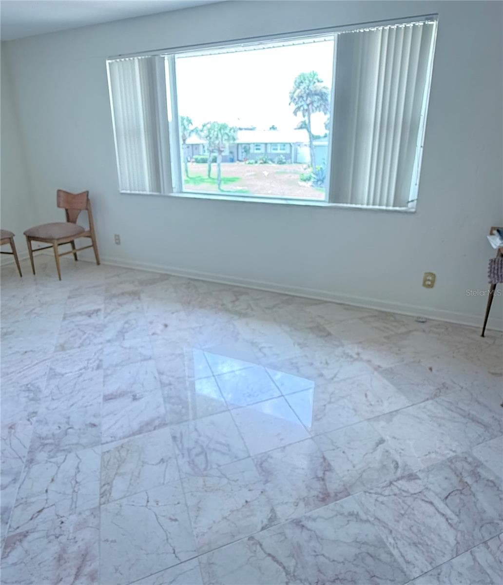 107 IMPERIAL HEIGHTS DRIVE — photo 5 of 16