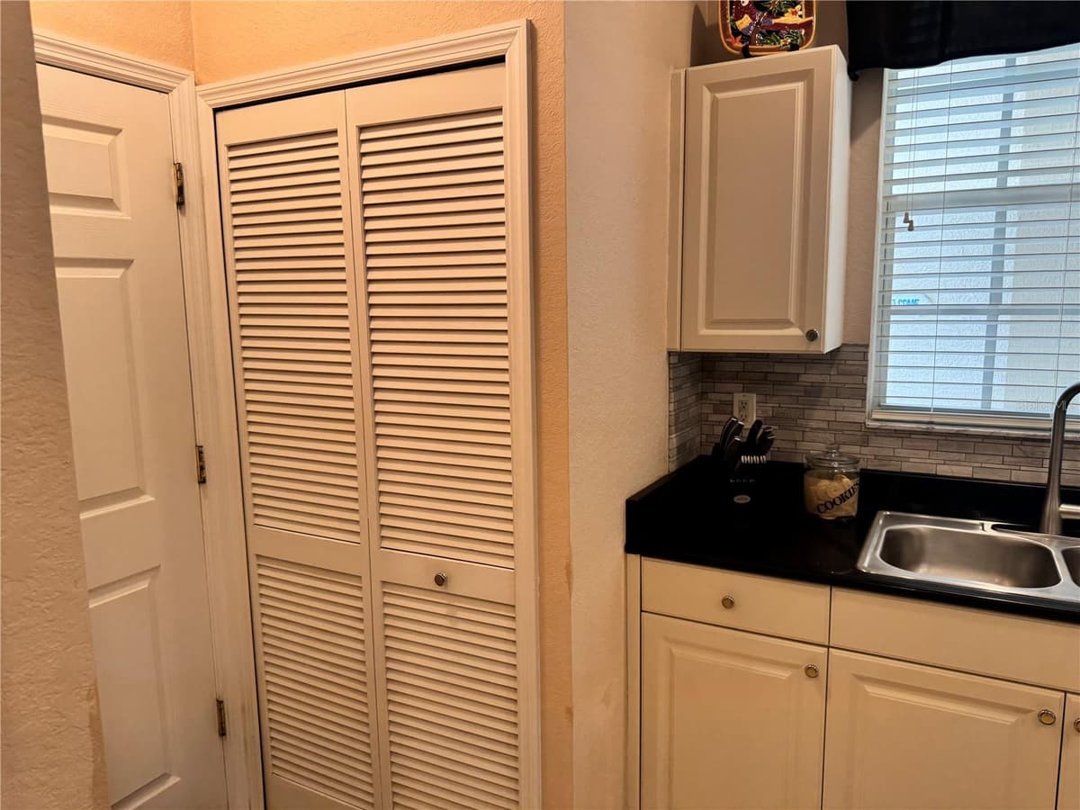 2427 MAGNOLIA CIRCLE — photo 20 of 82