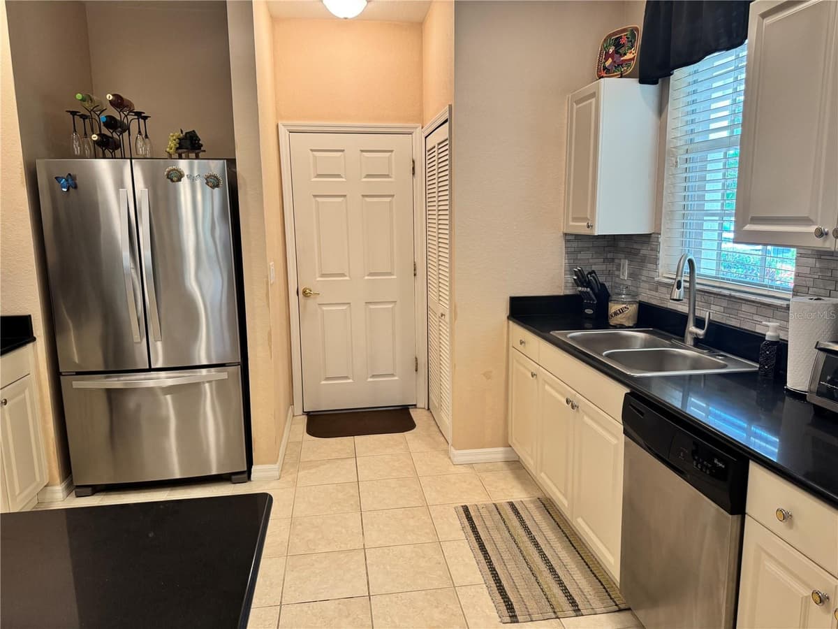 2427 MAGNOLIA CIRCLE — photo 17 of 82