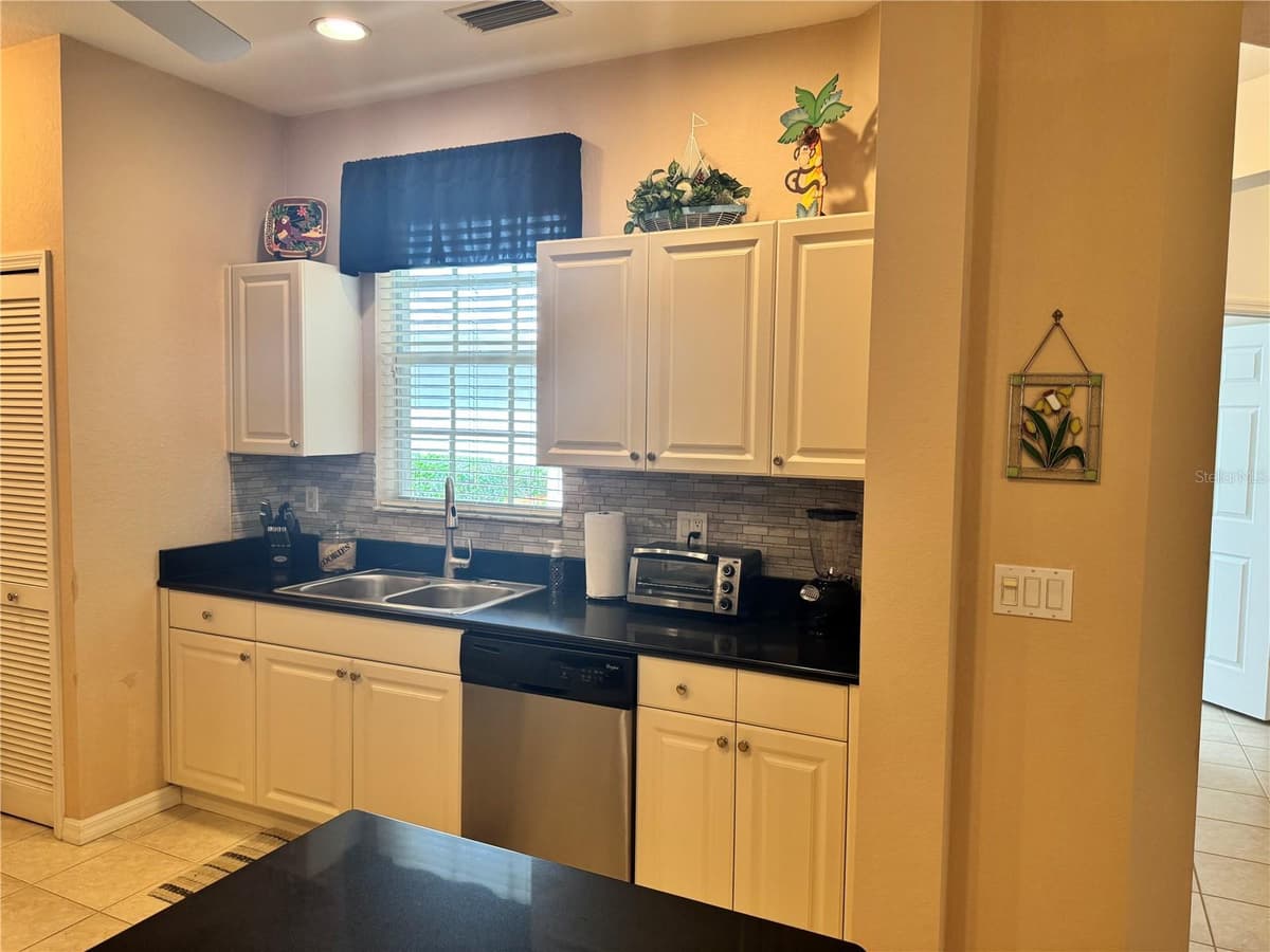 2427 MAGNOLIA CIRCLE — photo 18 of 82