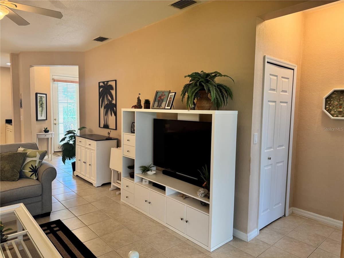 2427 MAGNOLIA CIRCLE — photo 12 of 82