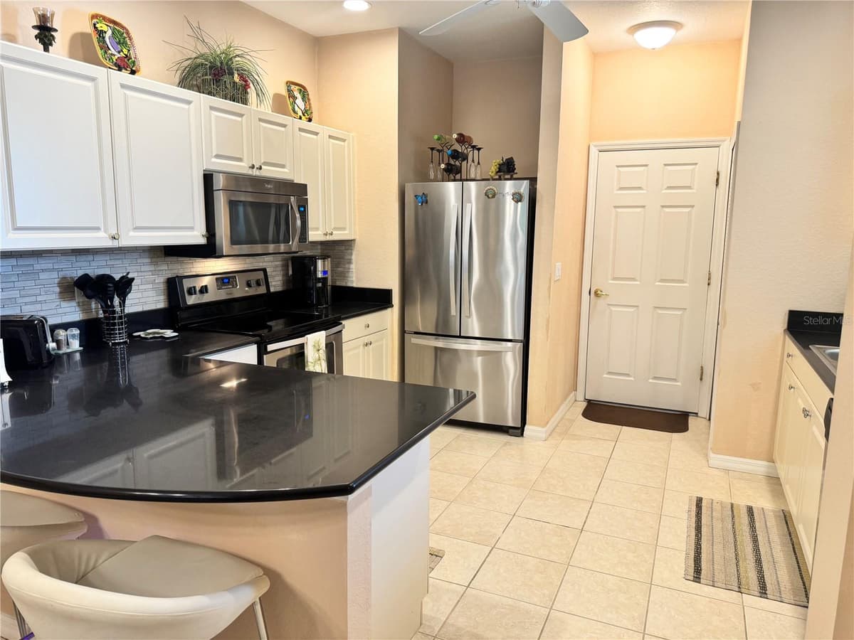 2427 MAGNOLIA CIRCLE — photo 16 of 82