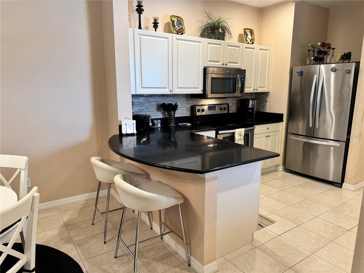 2427 MAGNOLIA CIRCLE — photo 15 of 82
