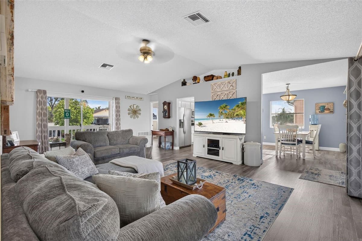 7611 MAKO DRIVE — photo 22 of 80