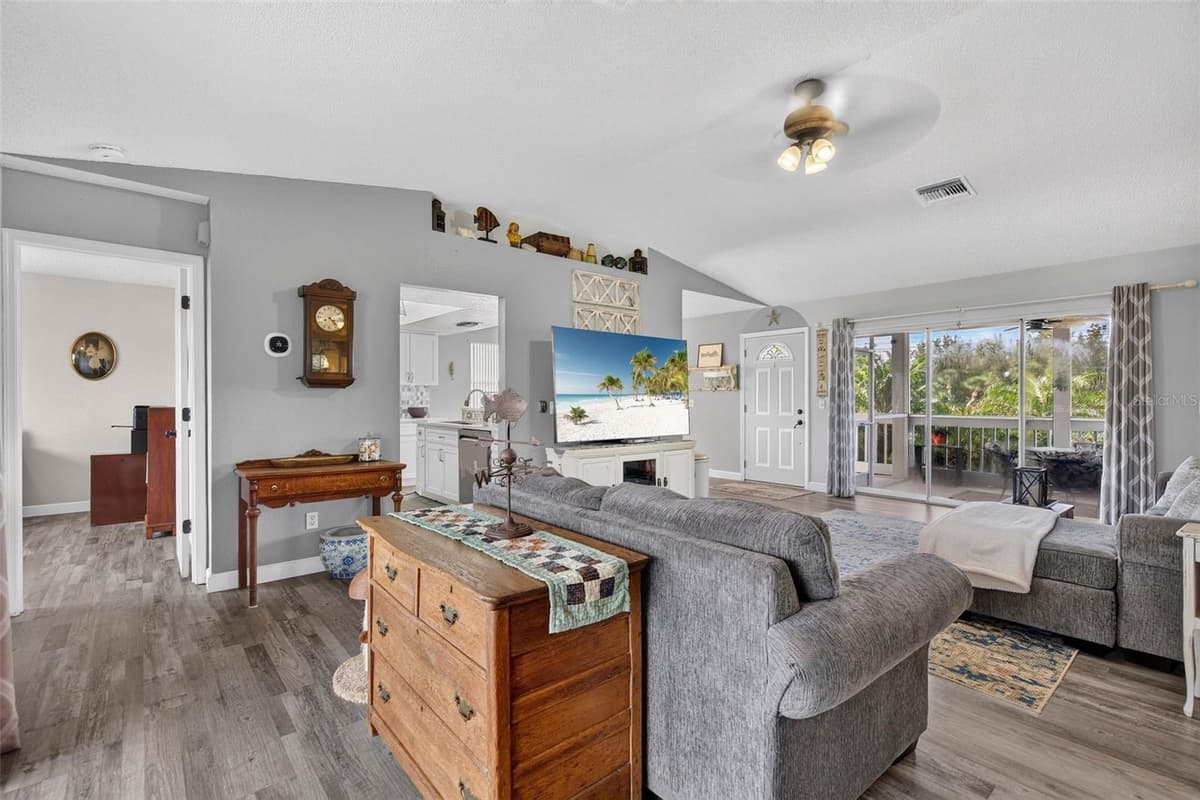 7611 MAKO DRIVE — photo 21 of 80