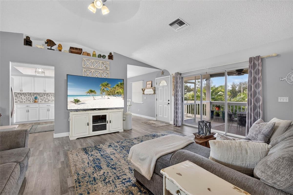 7611 MAKO DRIVE — photo 32 of 80