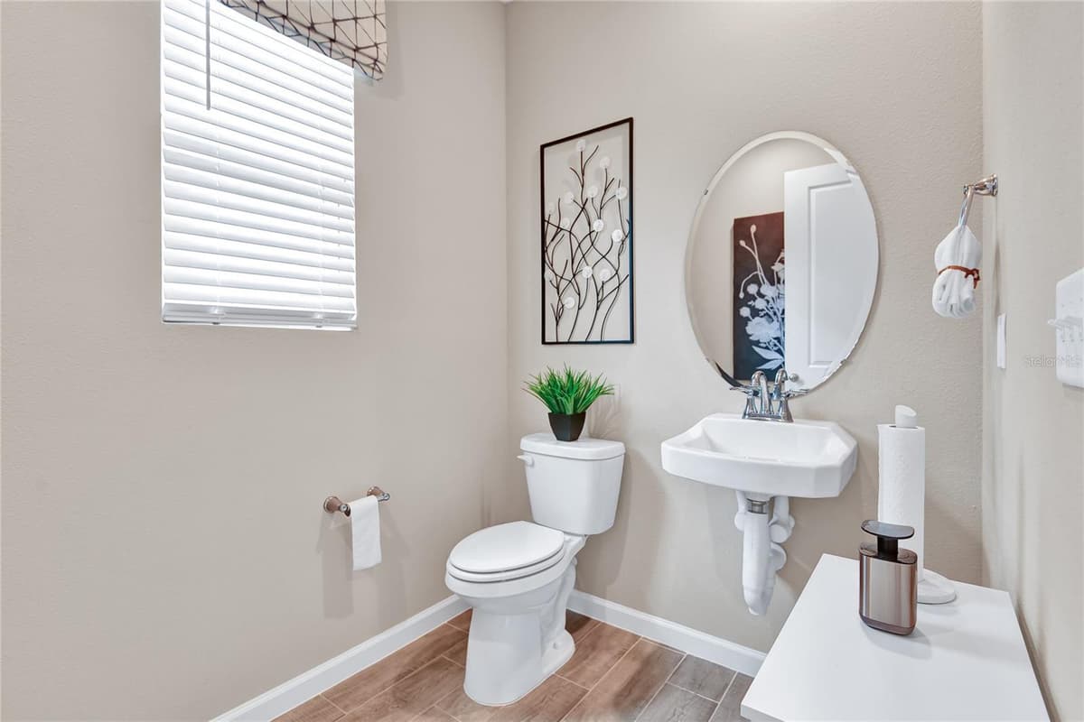 1249 DAISY HILL AVENUE — photo 3 of 18