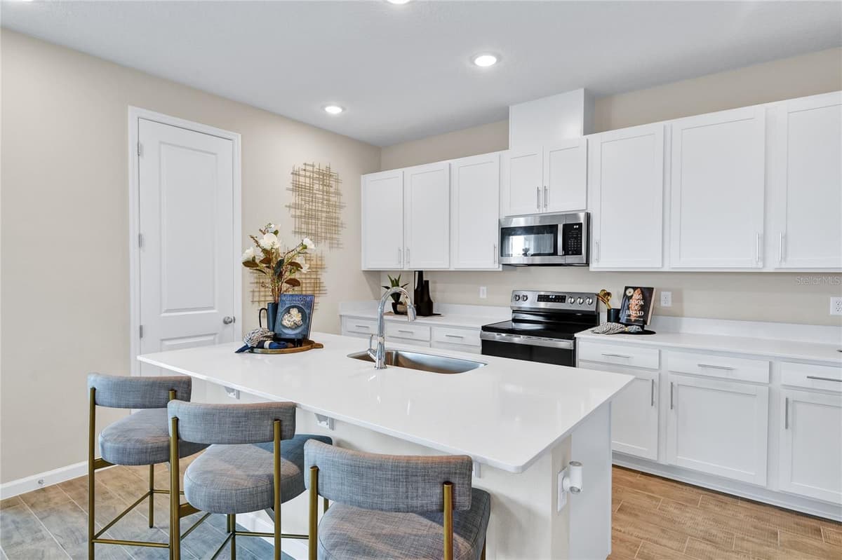 1249 DAISY HILL AVENUE — photo 5 of 18
