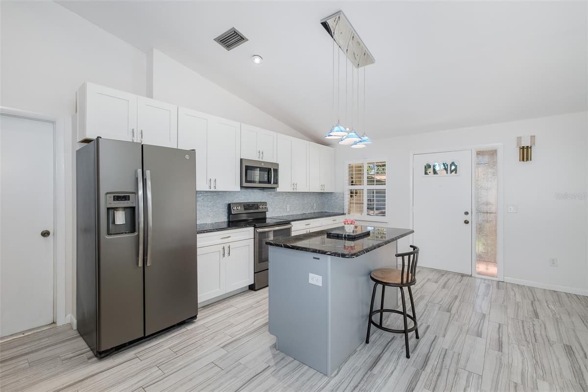 2207 MARSHALL DRIVE — photo 7 of 29