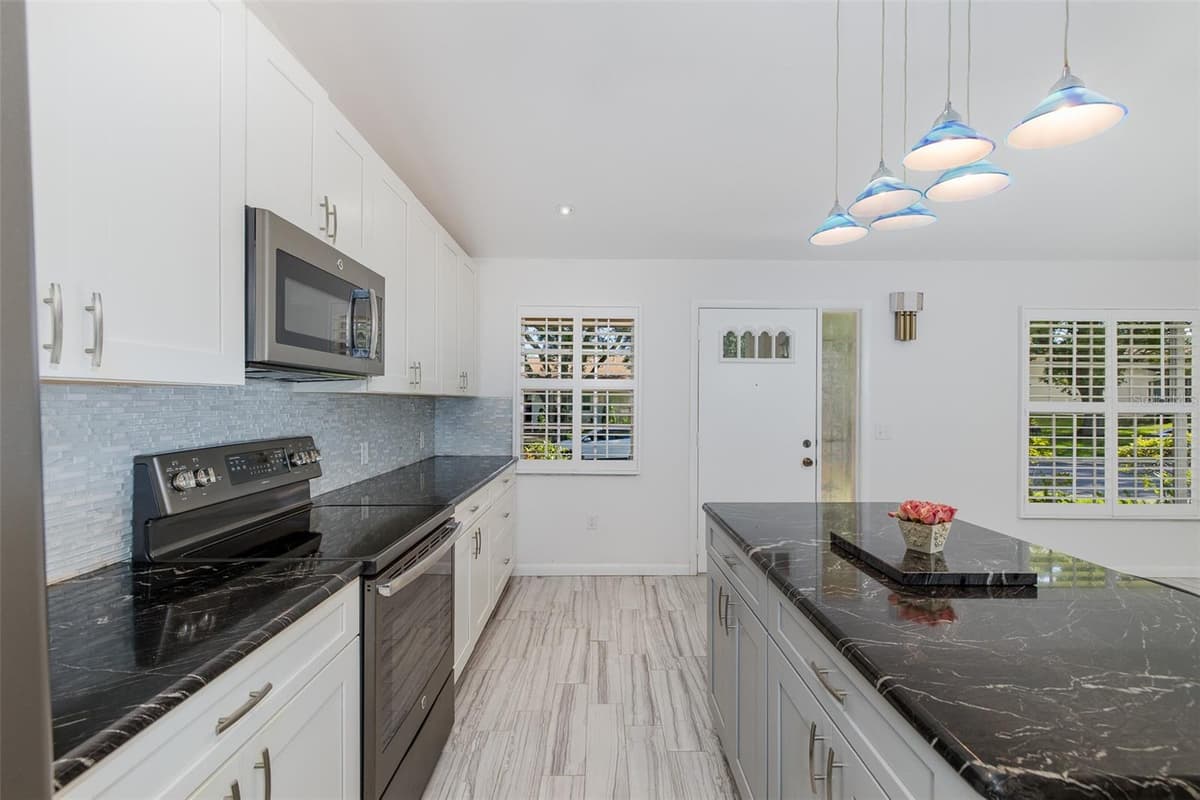 2207 MARSHALL DRIVE — photo 8 of 29