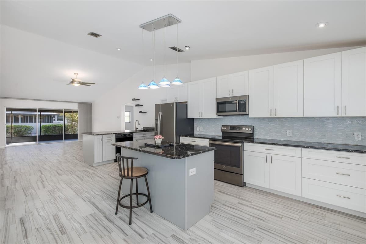 2207 MARSHALL DRIVE — photo 10 of 29