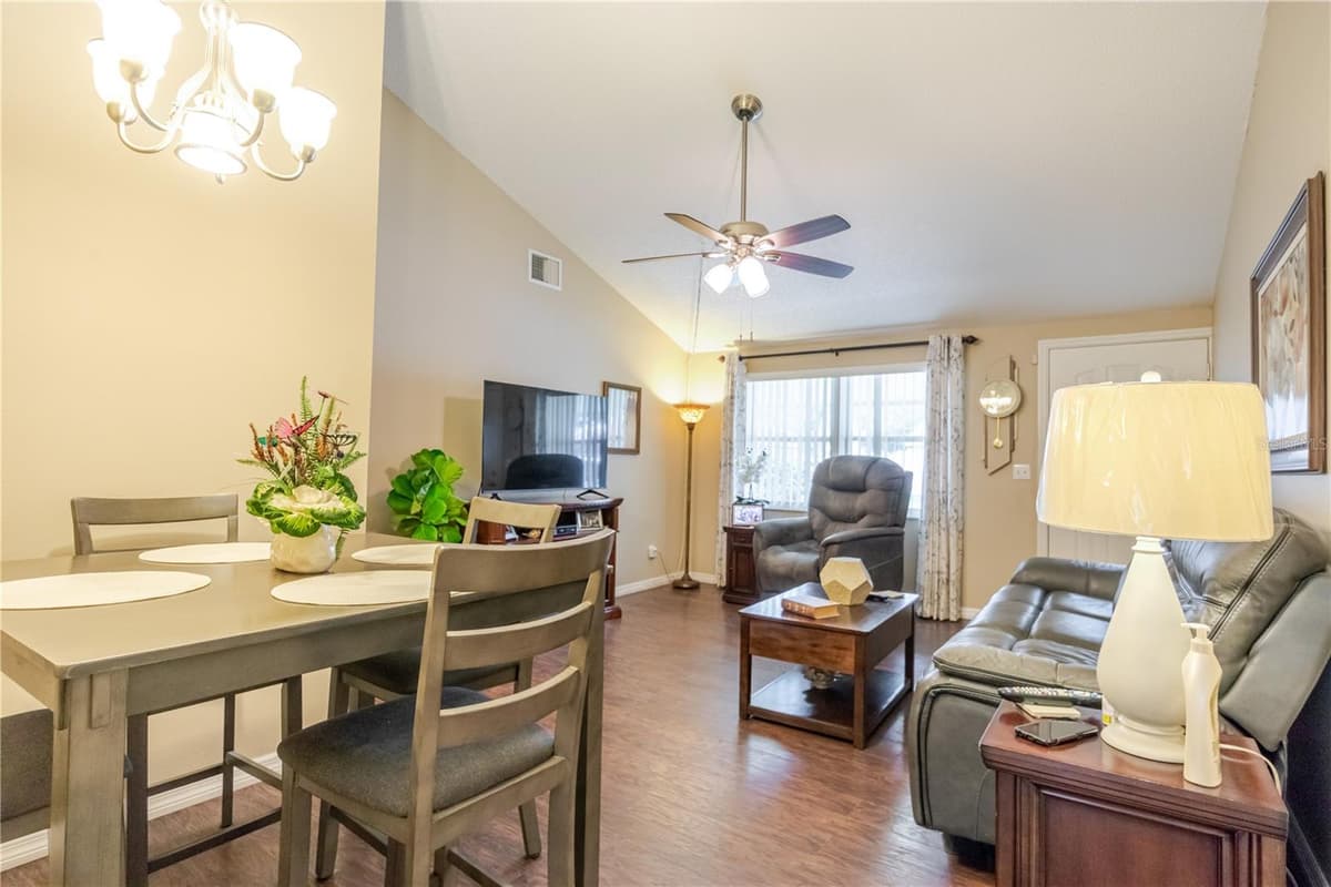 10118 HUNTERS POINT COURT — photo 11 of 38