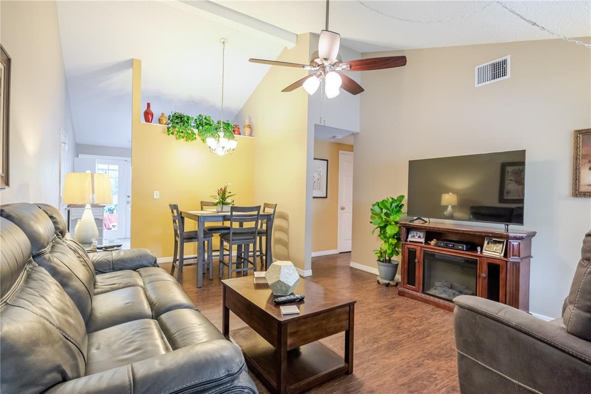 10118 HUNTERS POINT COURT — photo 9 of 38