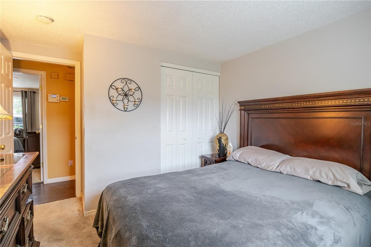 10118 HUNTERS POINT COURT — photo 12 of 38