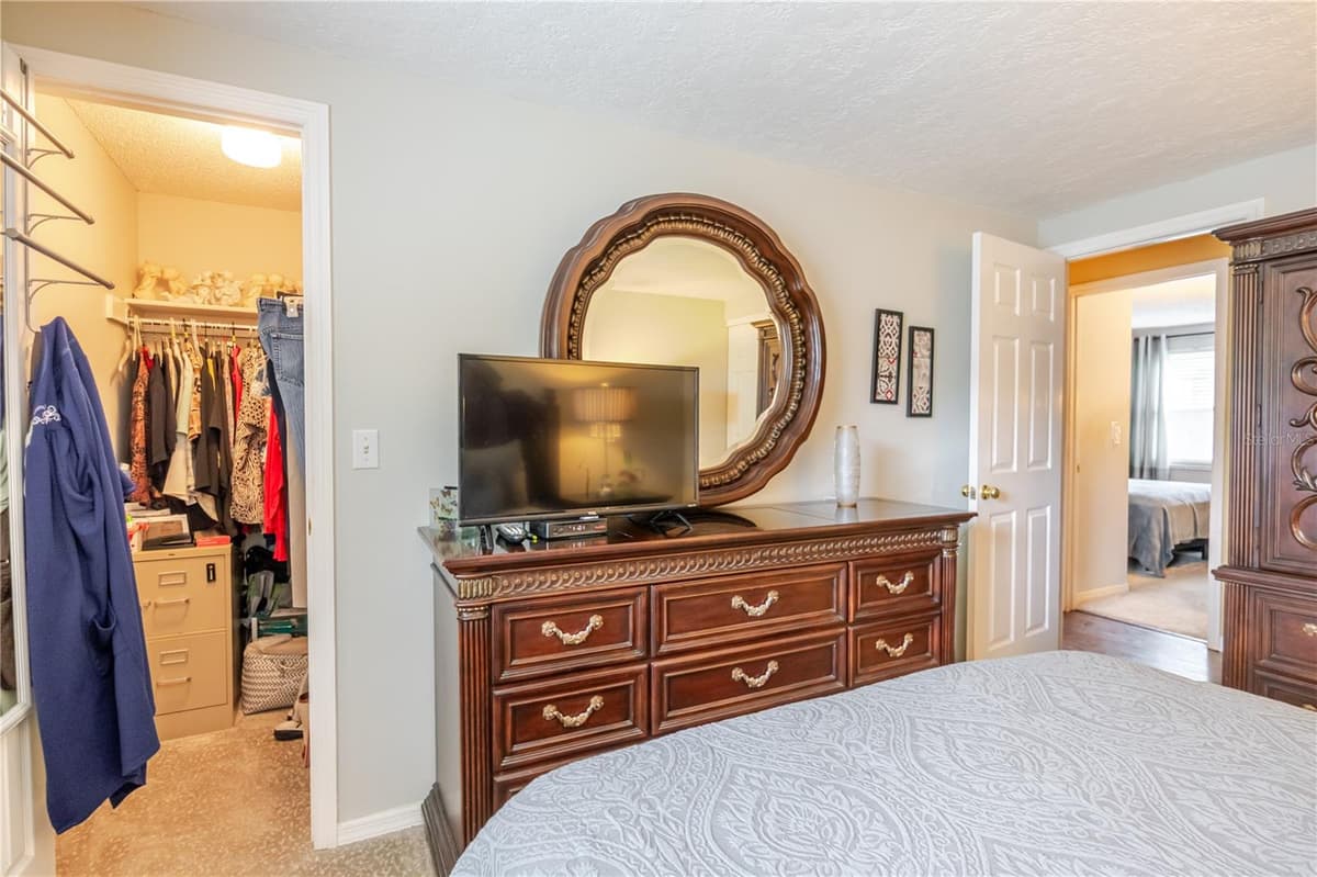 10118 HUNTERS POINT COURT — photo 17 of 38