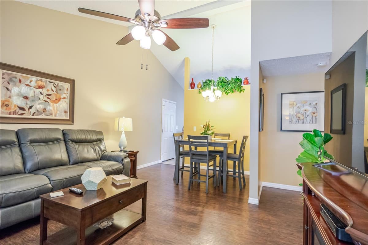 10118 HUNTERS POINT COURT — photo 7 of 38