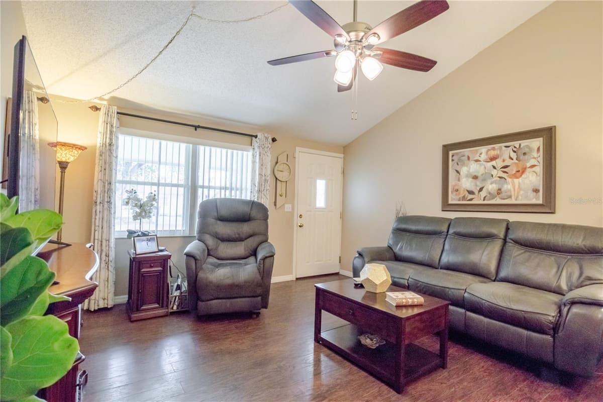 10118 HUNTERS POINT COURT — photo 10 of 38
