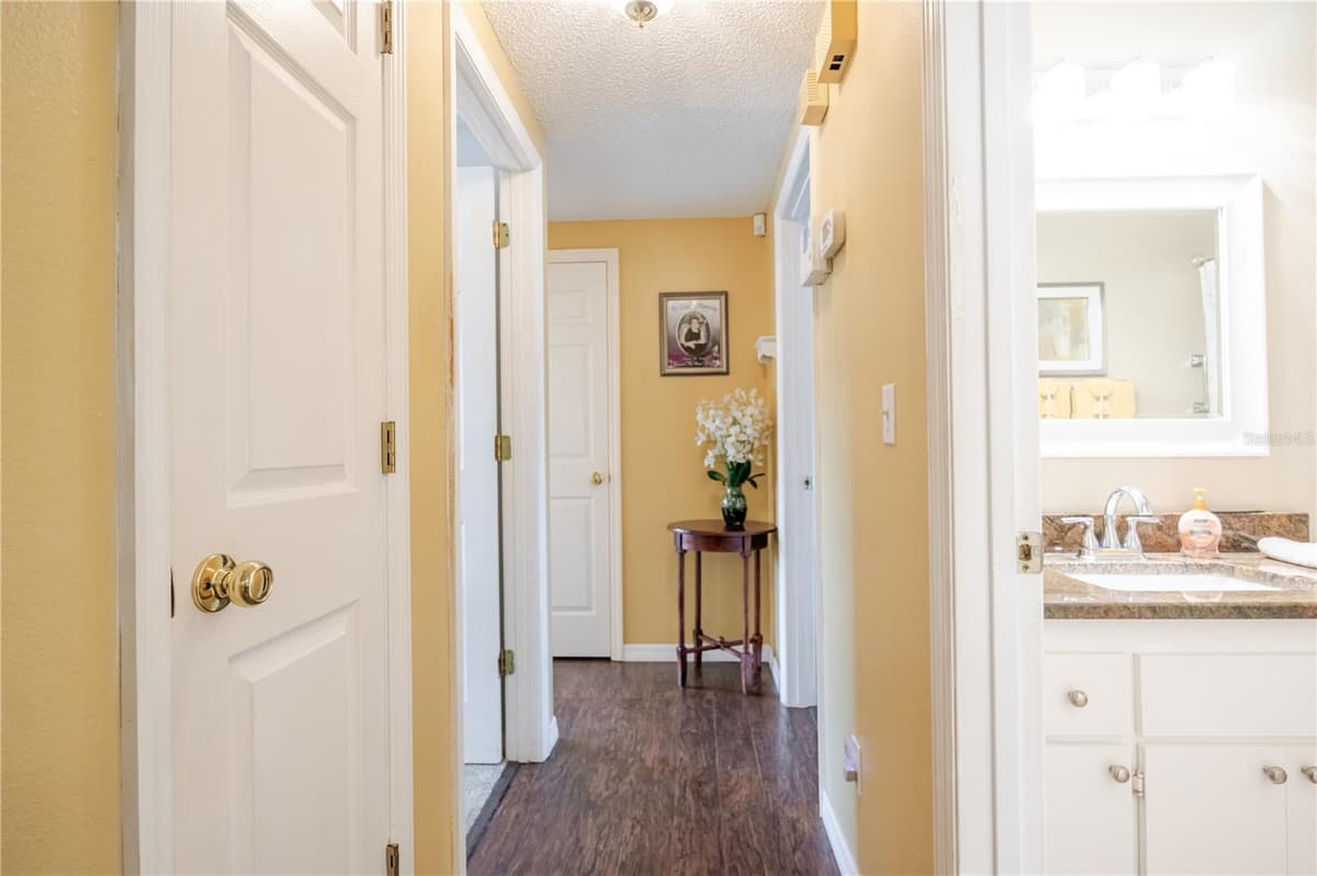 10118 HUNTERS POINT COURT — photo 13 of 38
