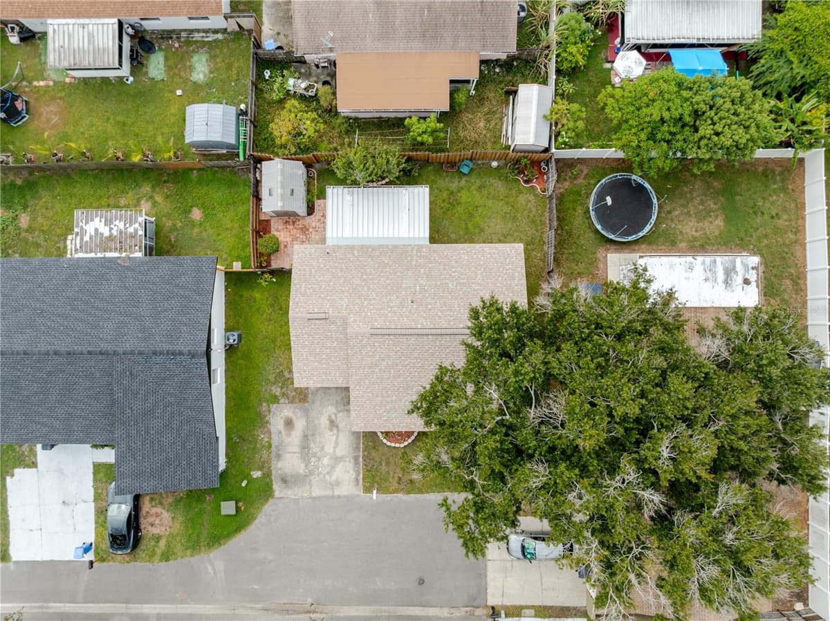 10118 HUNTERS POINT COURT — photo 4 of 38