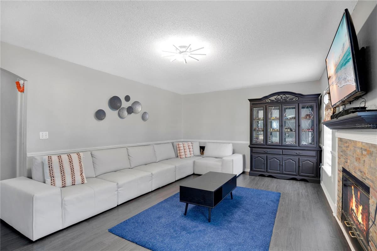 3230 ERSKINE DRIVE — photo 6 of 39