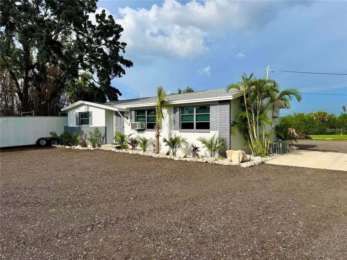 1322 PINELLAS AVENUE — photo 7 of 17