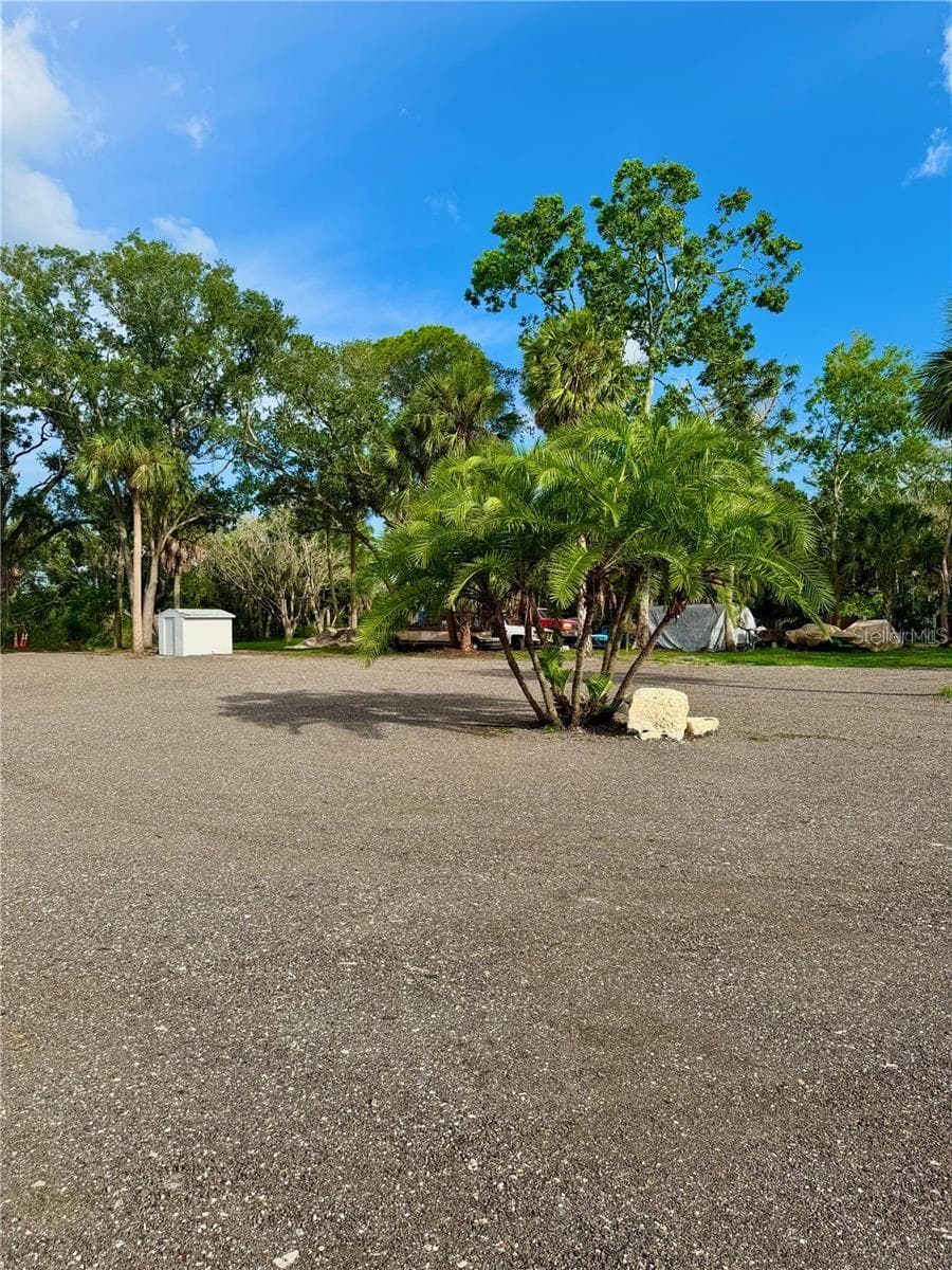 1322 PINELLAS AVENUE — photo 16 of 17