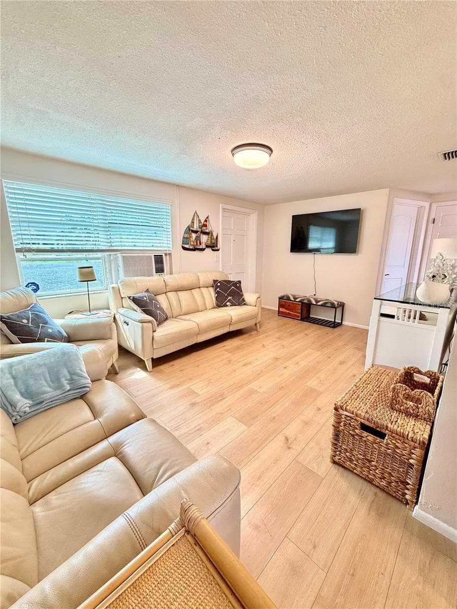 1322 PINELLAS AVENUE — photo 14 of 17