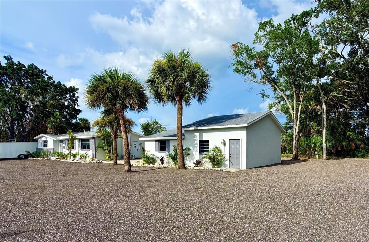 1322 PINELLAS AVENUE — photo 4 of 17