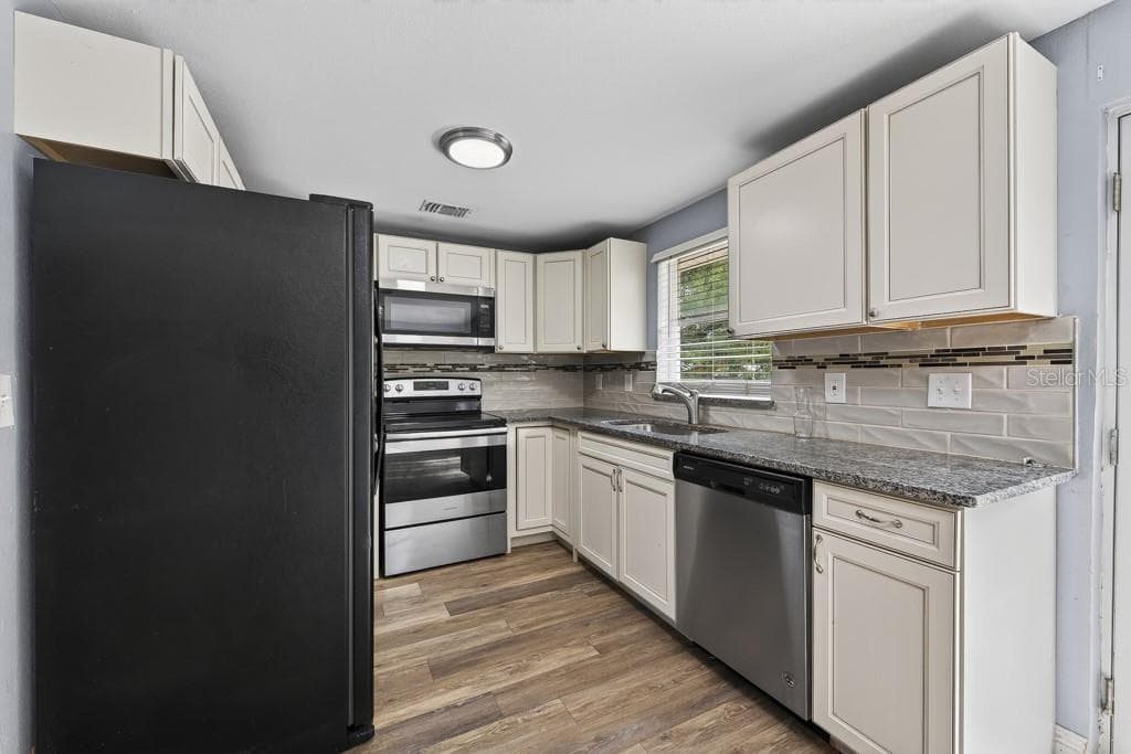 3417 DANNY BRYAN BOULEVARD — photo 13 of 42