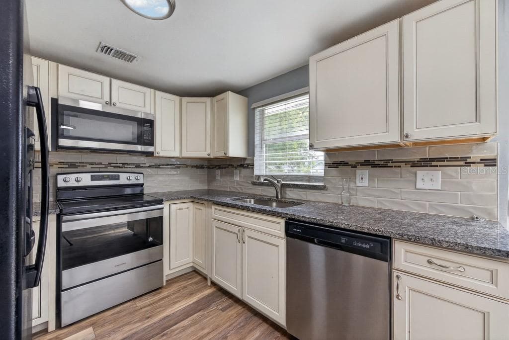 3417 DANNY BRYAN BOULEVARD — photo 14 of 42
