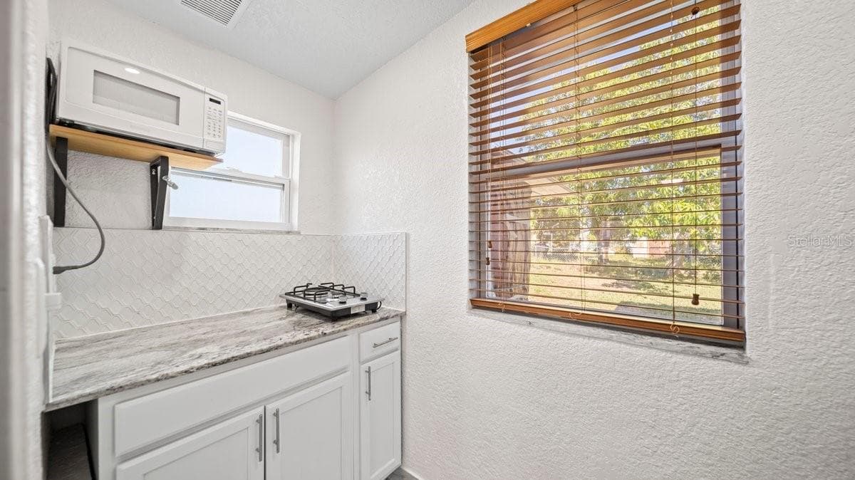 170 POINSETTIA CIRCLE — photo 12 of 17