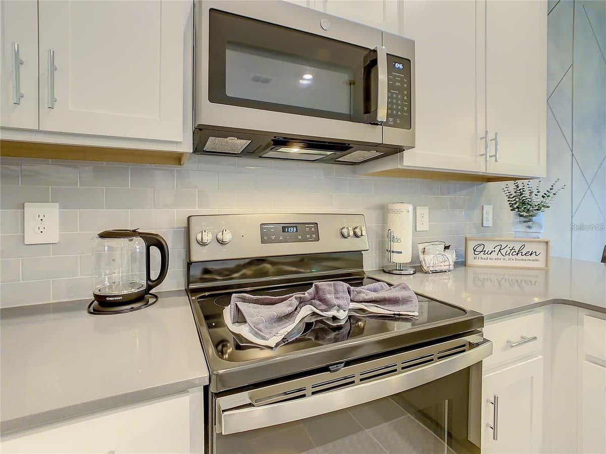 8853 CABOT CLIFFS DRIVE — photo 3 of 41