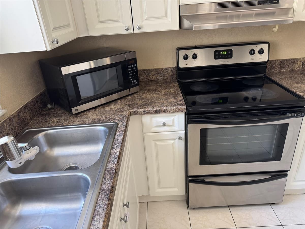 9907 BARLEY CLUB DRIVE — photo 8 of 26