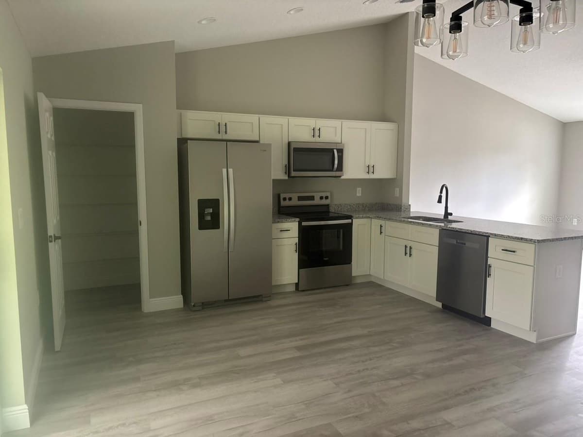651 BANCROFT DRIVE — photo 13 of 30