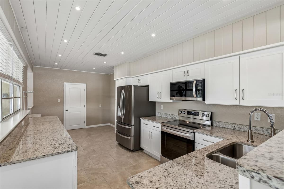 14539 COFFEY LANE — photo 7 of 37