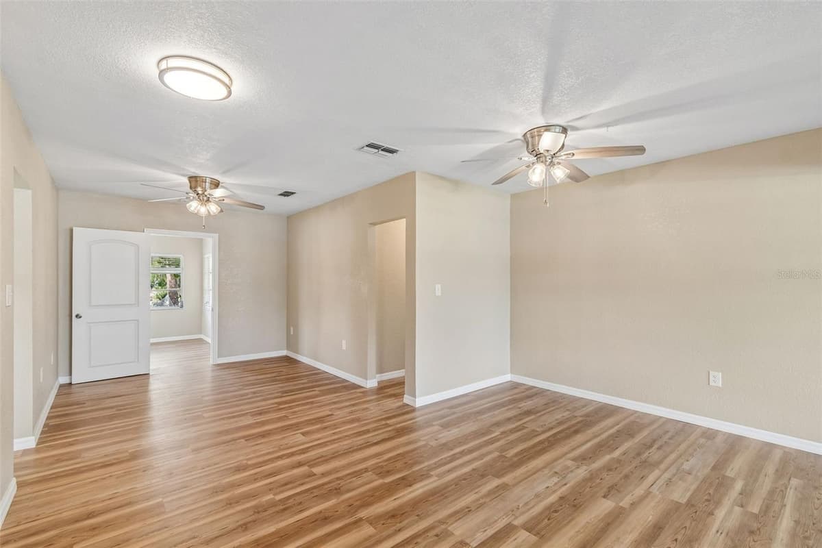 14539 COFFEY LANE — photo 9 of 37