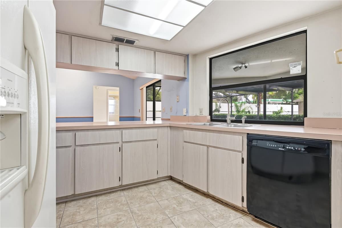 9028 PAR COURT — photo 12 of 32