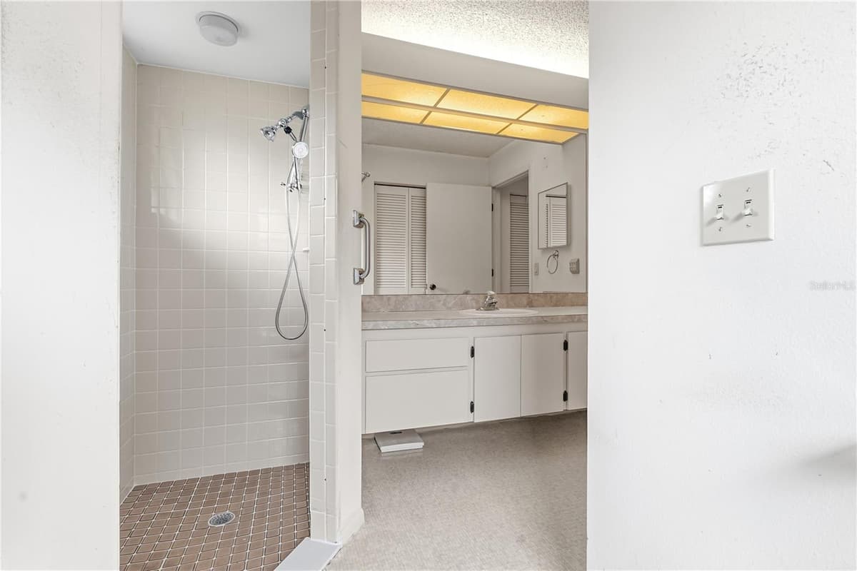 9028 PAR COURT — photo 17 of 32
