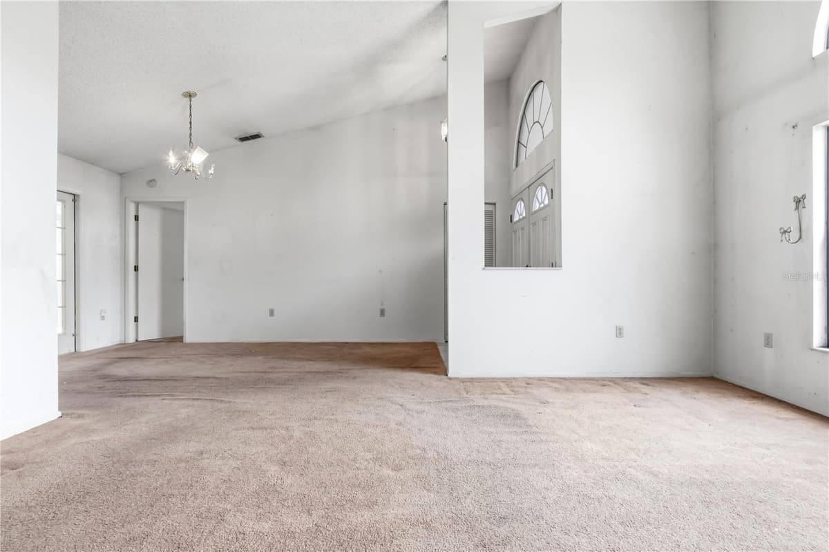 9028 PAR COURT — photo 9 of 32