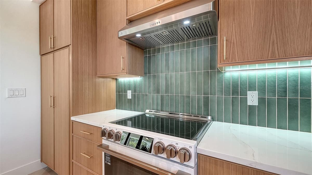 2908 AVENUE B — photo 15 of 54