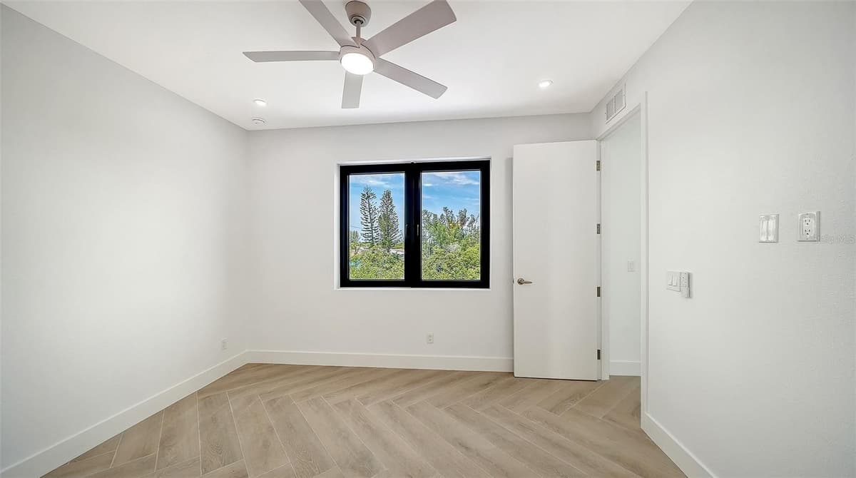 2908 AVENUE B — photo 25 of 54