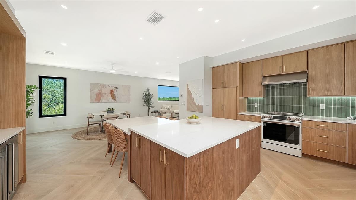 2908 AVENUE B — photo 13 of 54