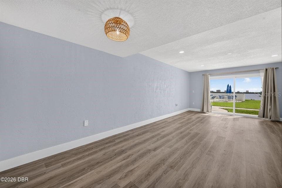3131 RIDGEWOOD AVENUE — photo 6 of 23