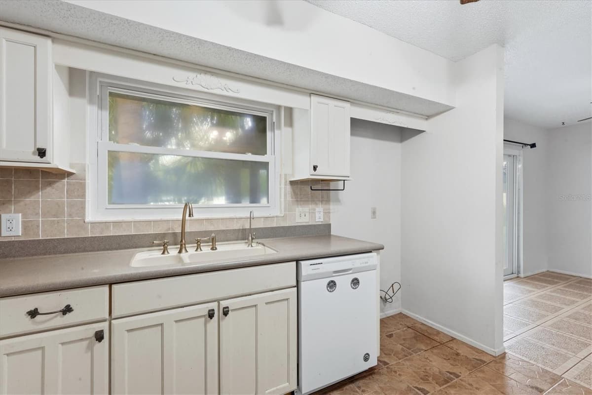 7067 NATALIE STREET — photo 16 of 32