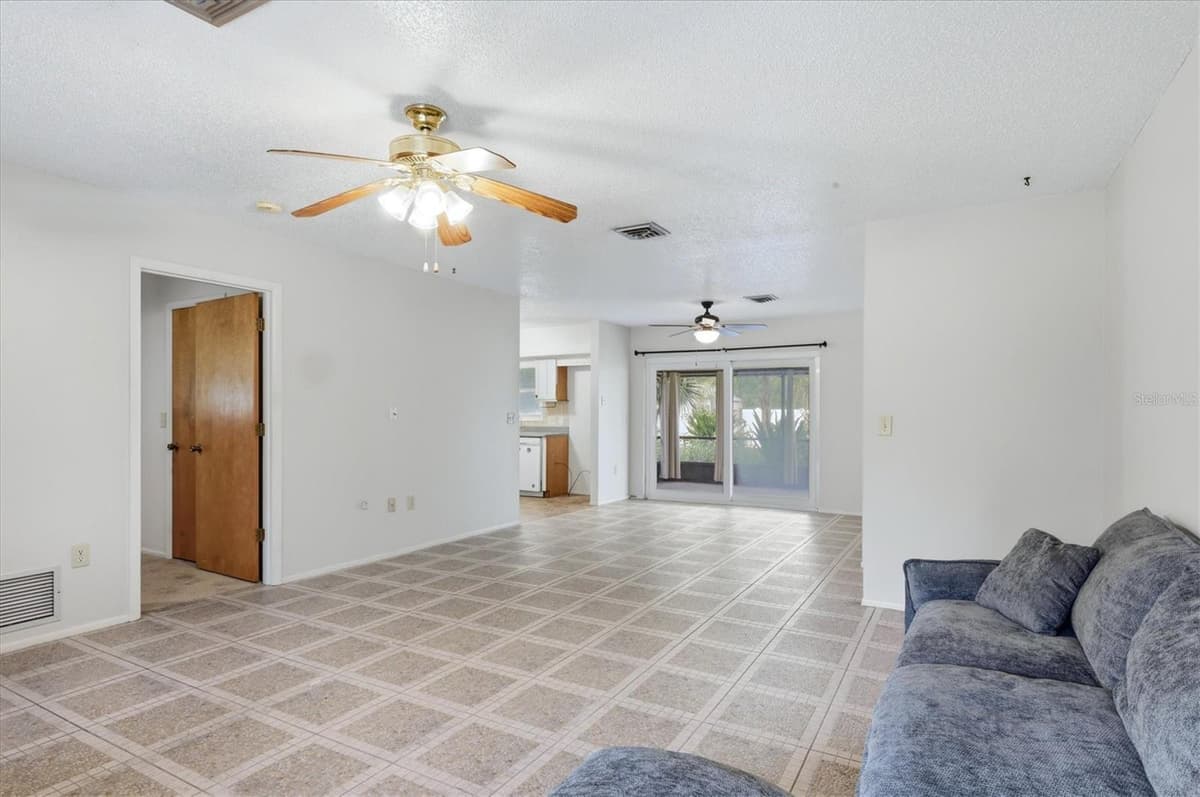 7067 NATALIE STREET — photo 9 of 32