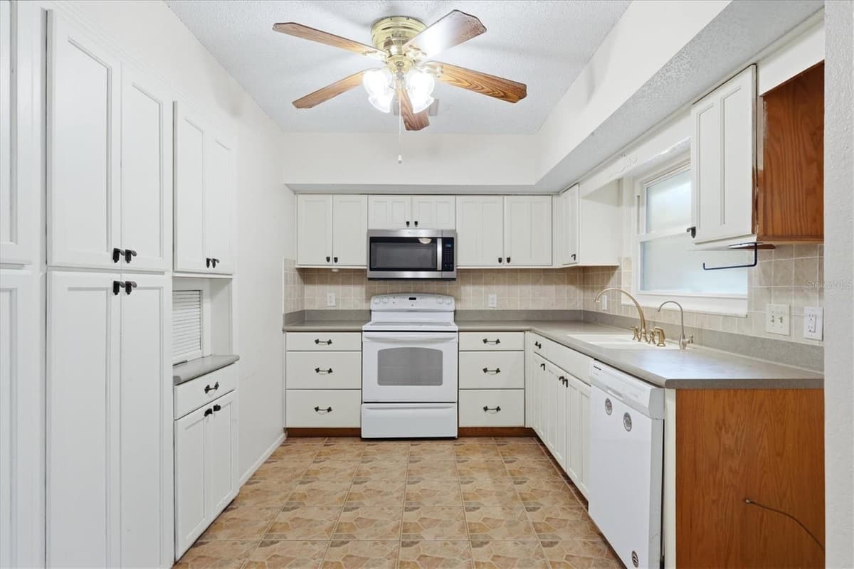7067 NATALIE STREET — photo 14 of 32